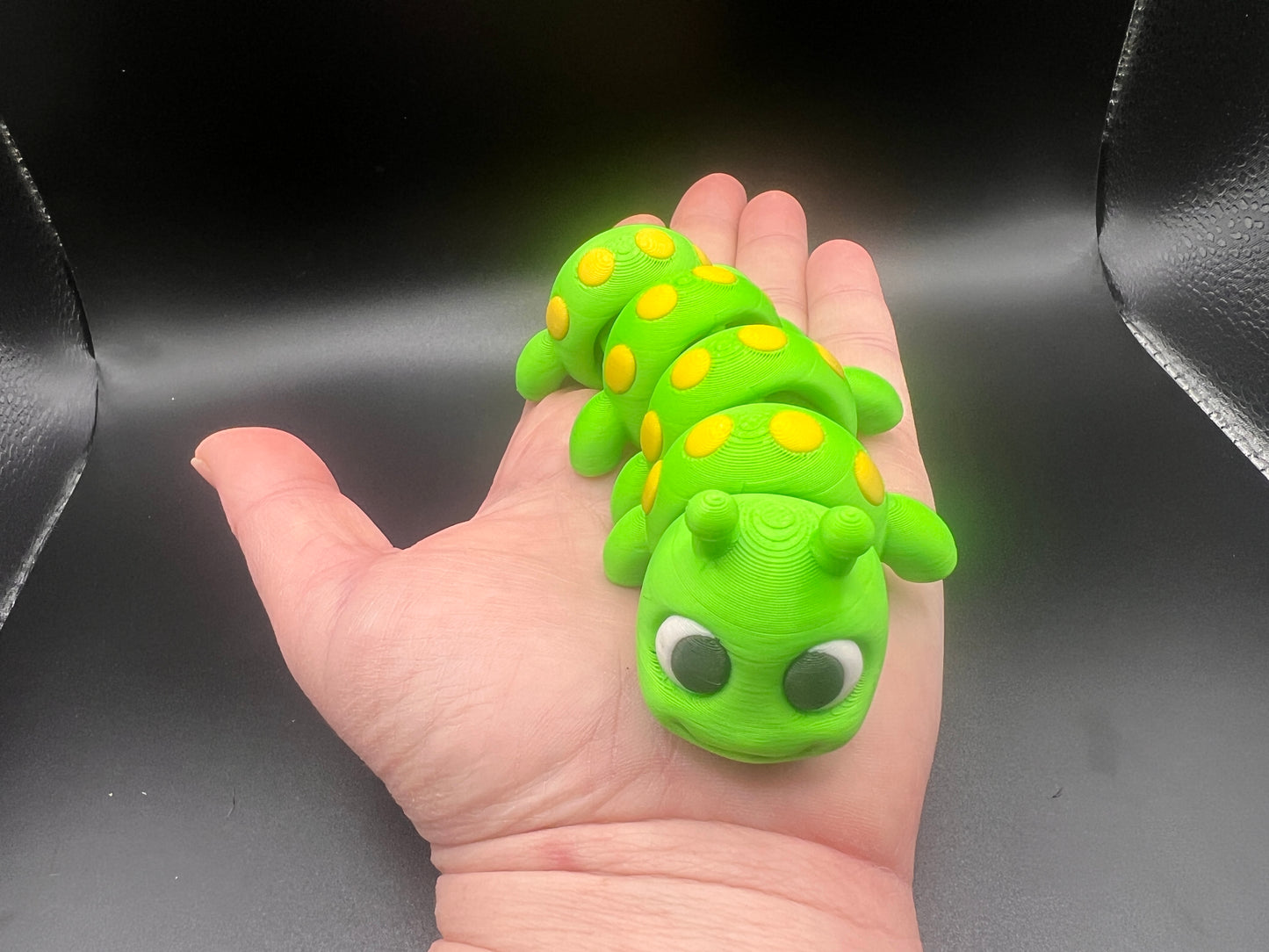 GlowDot Wigglepillar